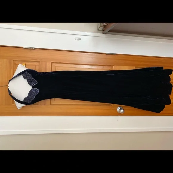 Saks Fifth Avenue Navy Blue Velvet Sequins Dress, Size 6 - Picture 5 of 7